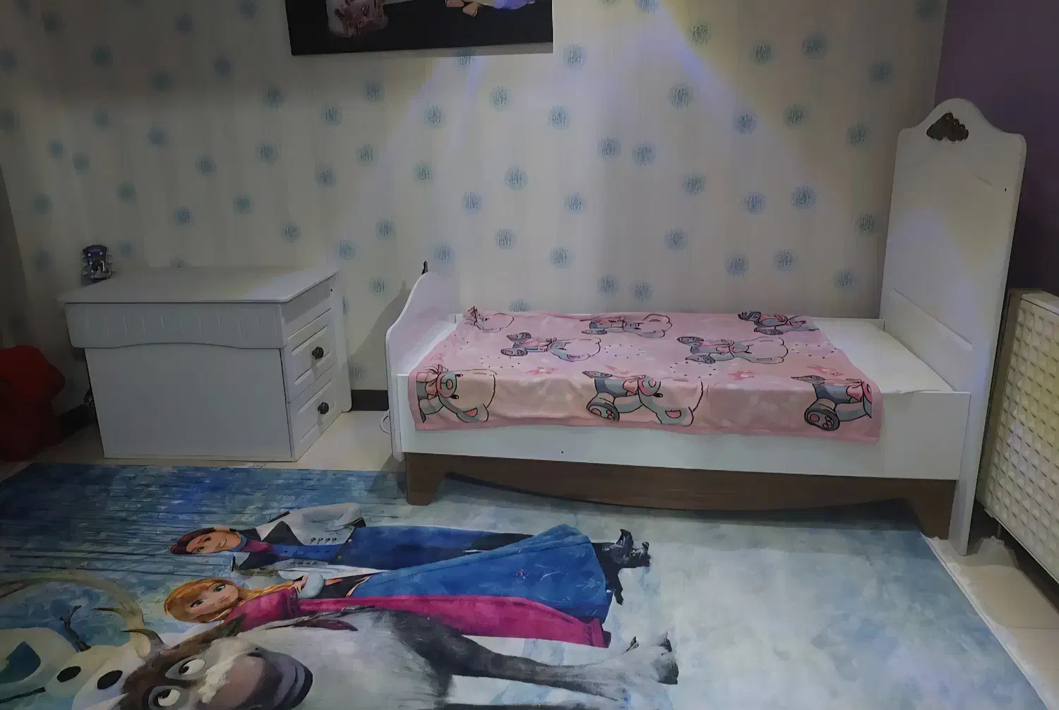 سرویس خواب اتاق|تخت و سرویس خواب|اندیشه, اندیشه فاز ۳|دیوار