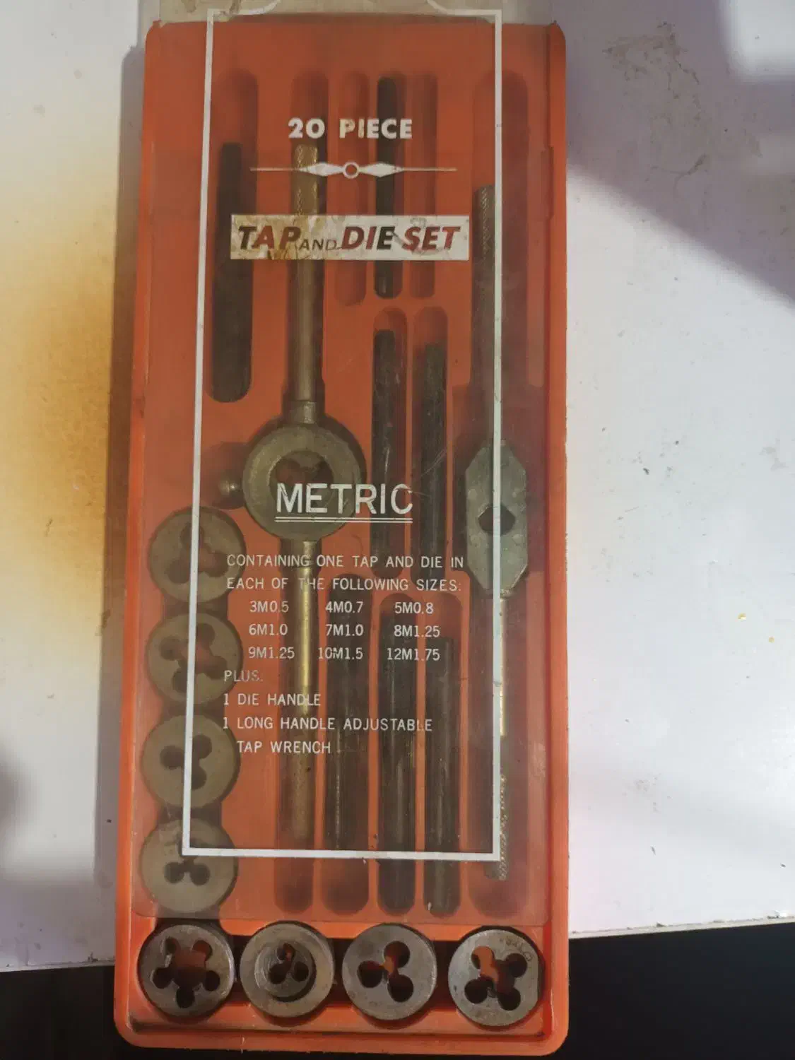 قلاویز و حدیده|ابزارآلات|خاوران, |دیوار