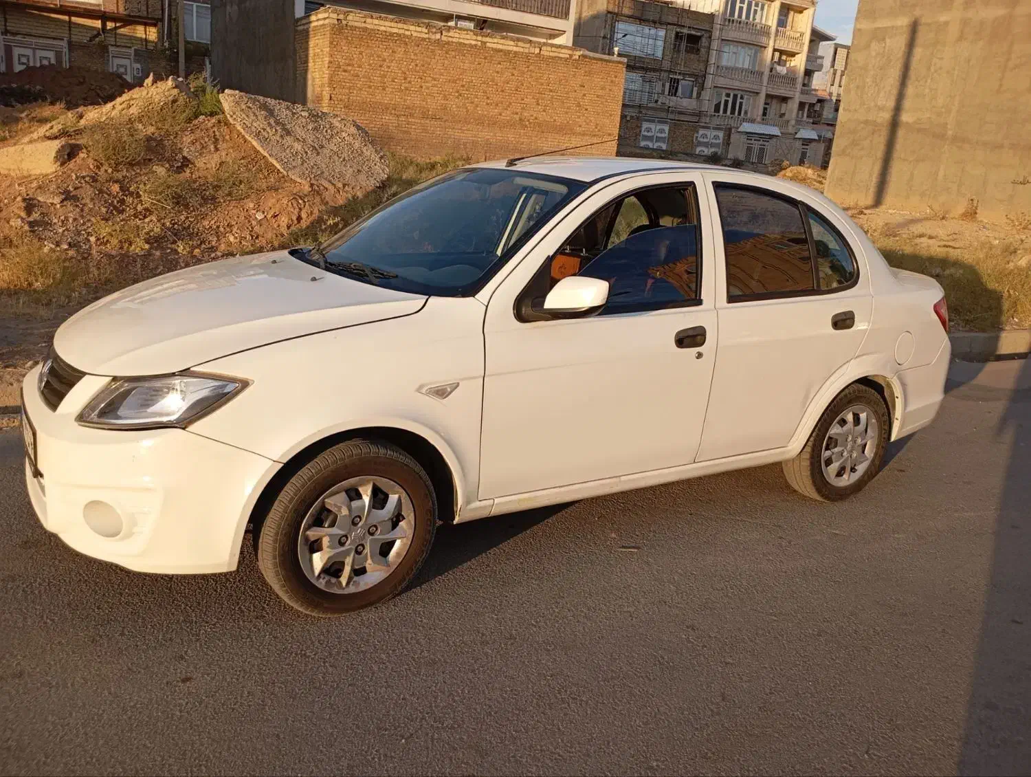 ساینا مدل ۹۸ در حد نو|خودرو سواری و وانت|بروجرد, |دیوار