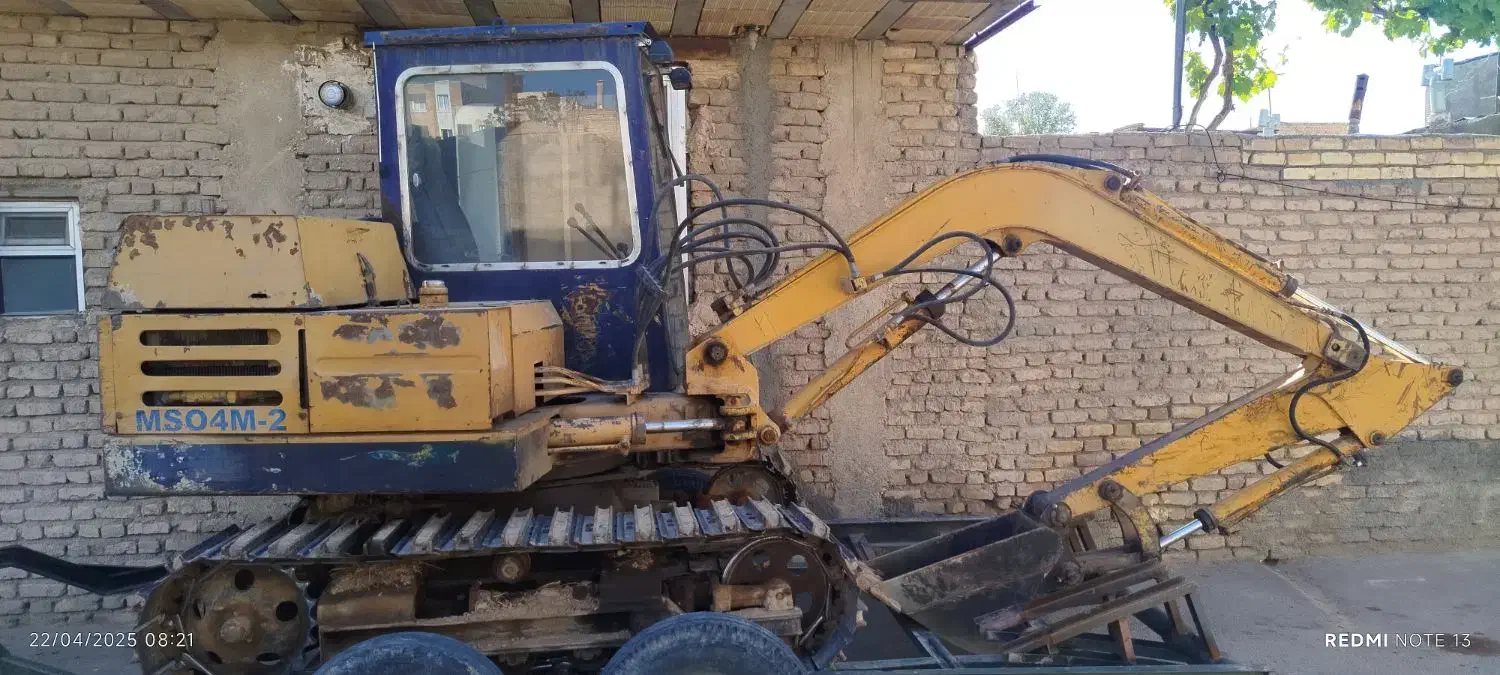 بیل مکانیکی زنجیری میتسوبیشی چهار تن|ماشین‌آلات صنعتی|بسطام, |دیوار