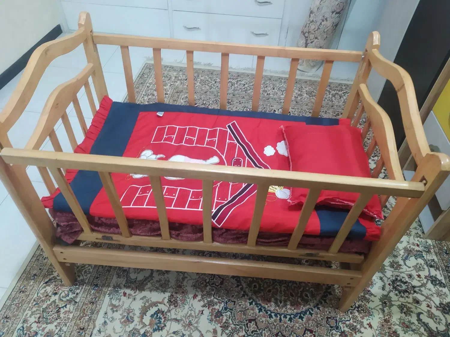 گهواره کنار تخت مادر|تخت و صندلی بچه|اصفهان, برازنده|دیوار