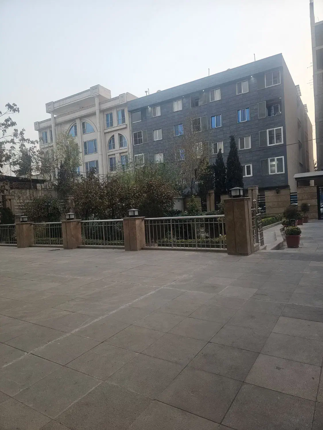 واحد ۱۰۰ متری /۲ خواب برج باغ  ازگل