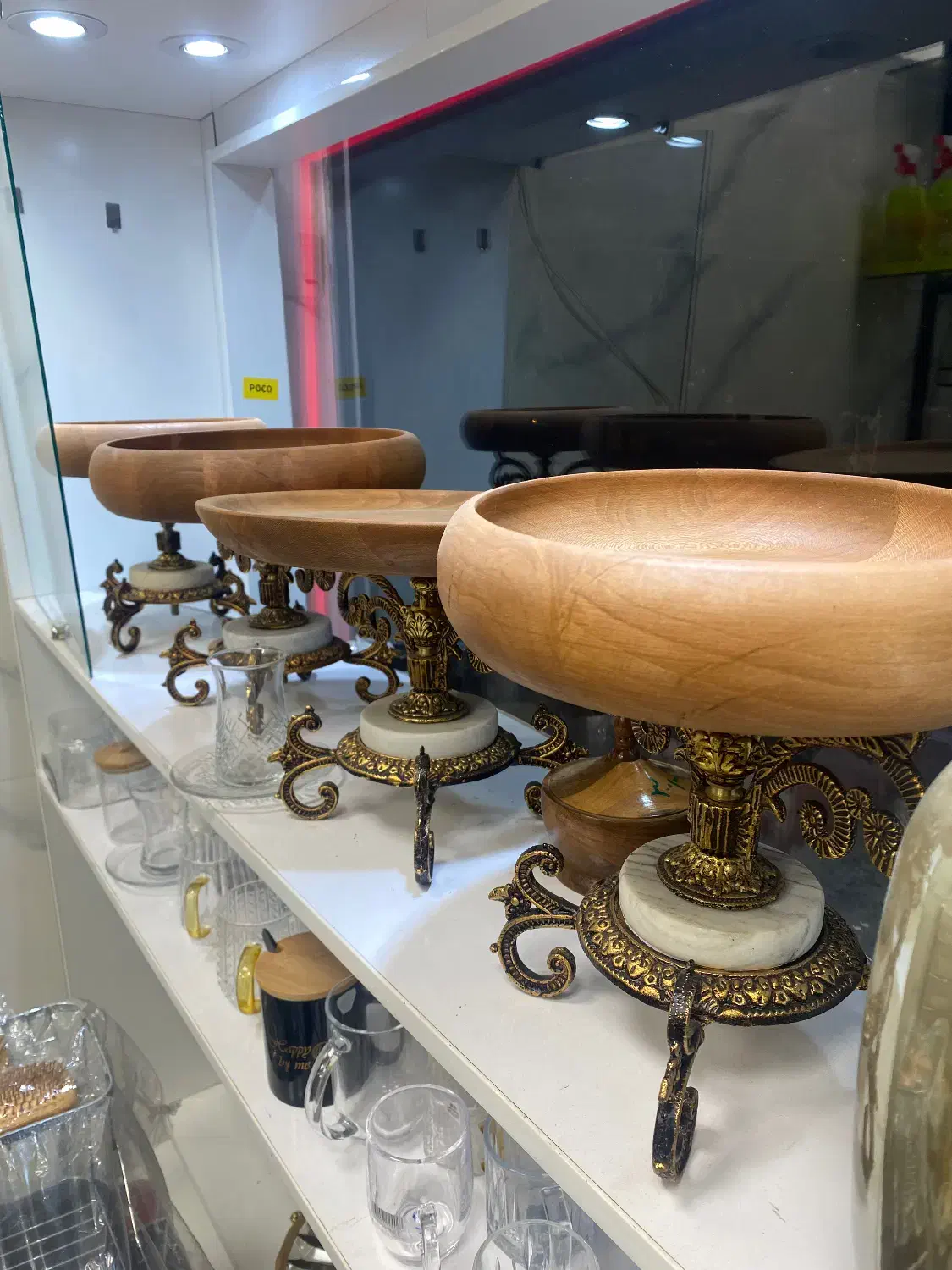 ست پذیرایی|ظروف سرو و پذیرایی|میانه, |دیوار