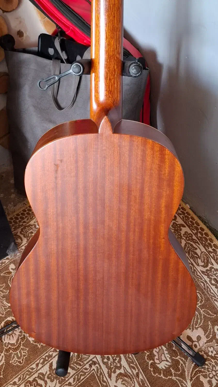 گیتار اسپانیایی خوش قیمت آلتامیرا|گیتار، بیس، امپلیفایر|اصفهان, قلعه طبره|دیوار