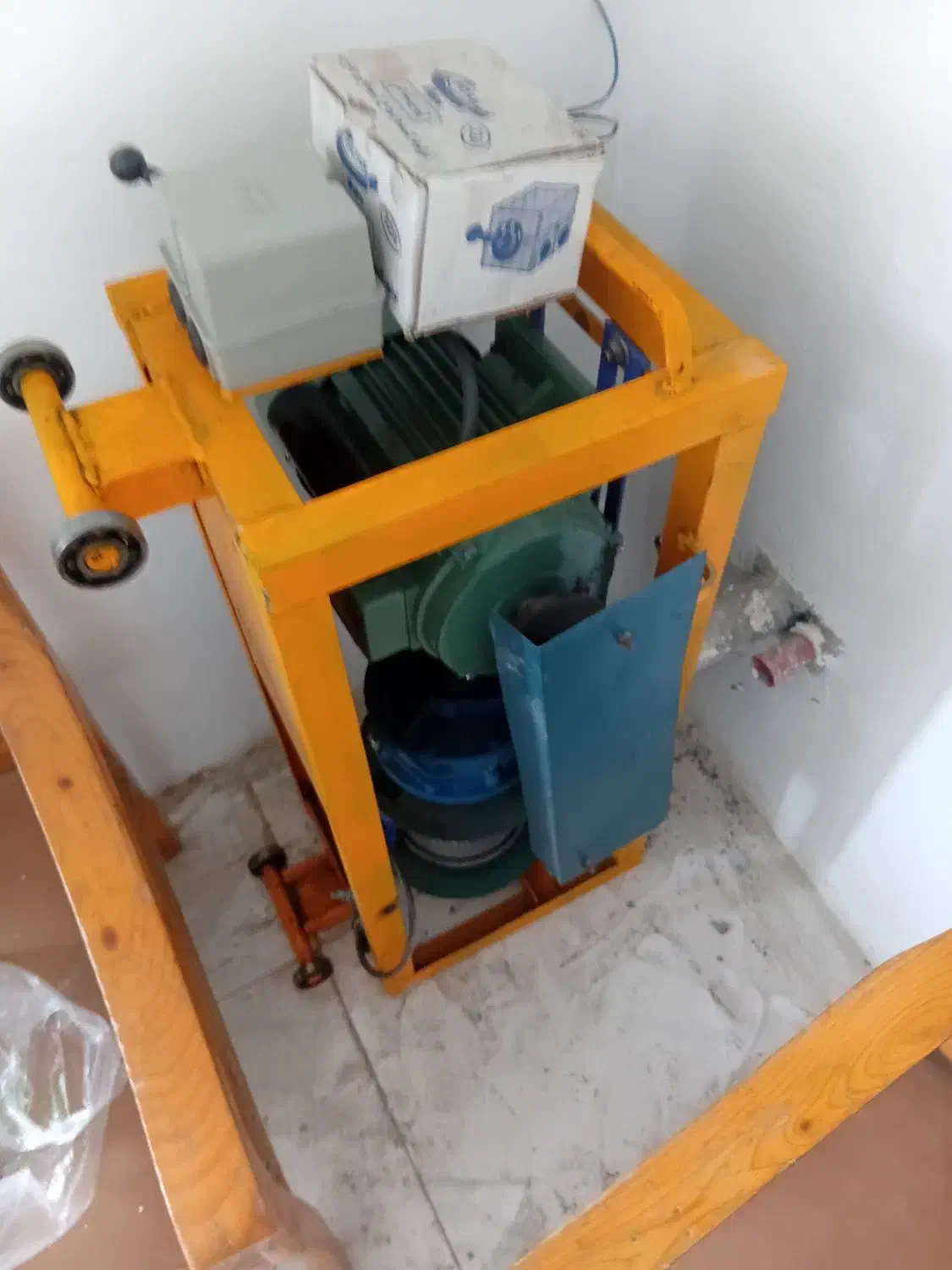 بالابر ساختمانی موتور بزرگ آکبند با تجهیزات|مصالح و تجهیزات ساختمان|بابلسر, |دیوار