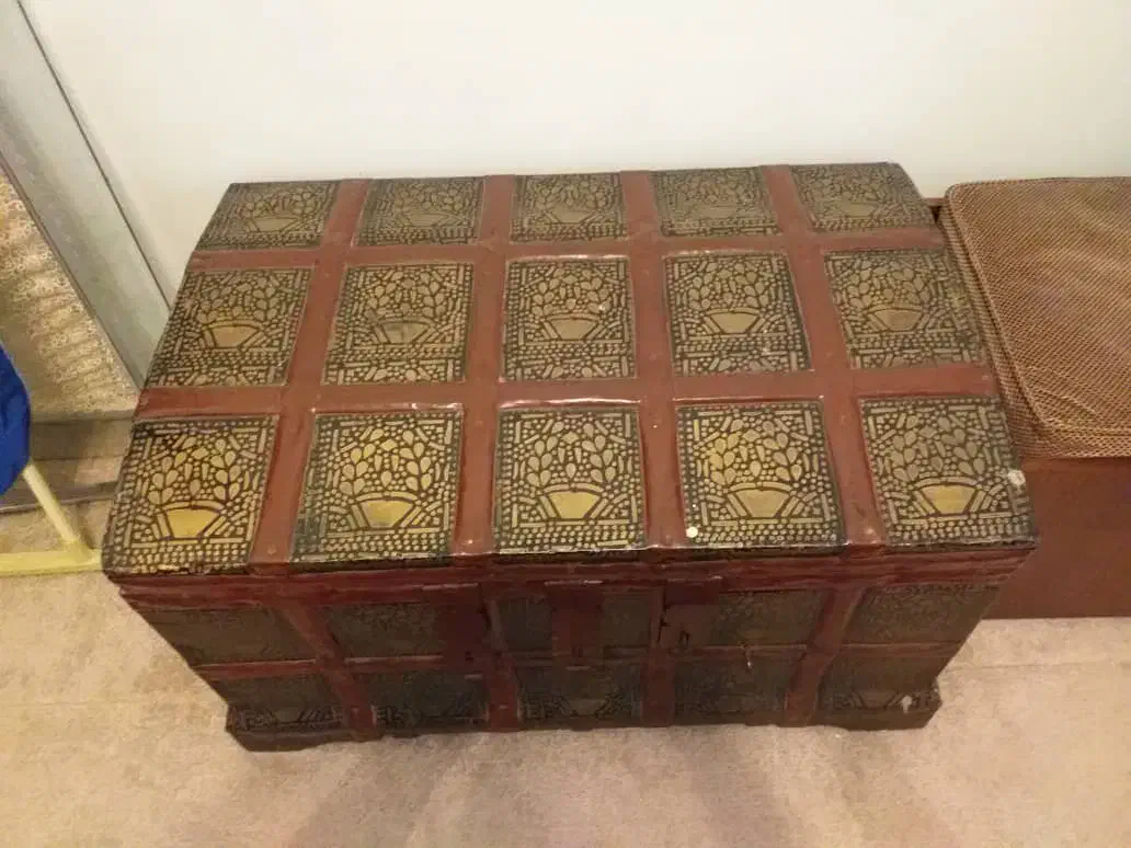 صنوقچه فلزی و چوبی عتیقه|کلکسیون اشیاء عتیقه|ارومیه, |دیوار