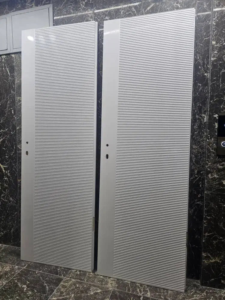 دو عدد درب نو رنگ سفید پلی اورتان براق|مصالح و تجهیزات ساختمان|شیراز, ترمینال باربری|دیوار