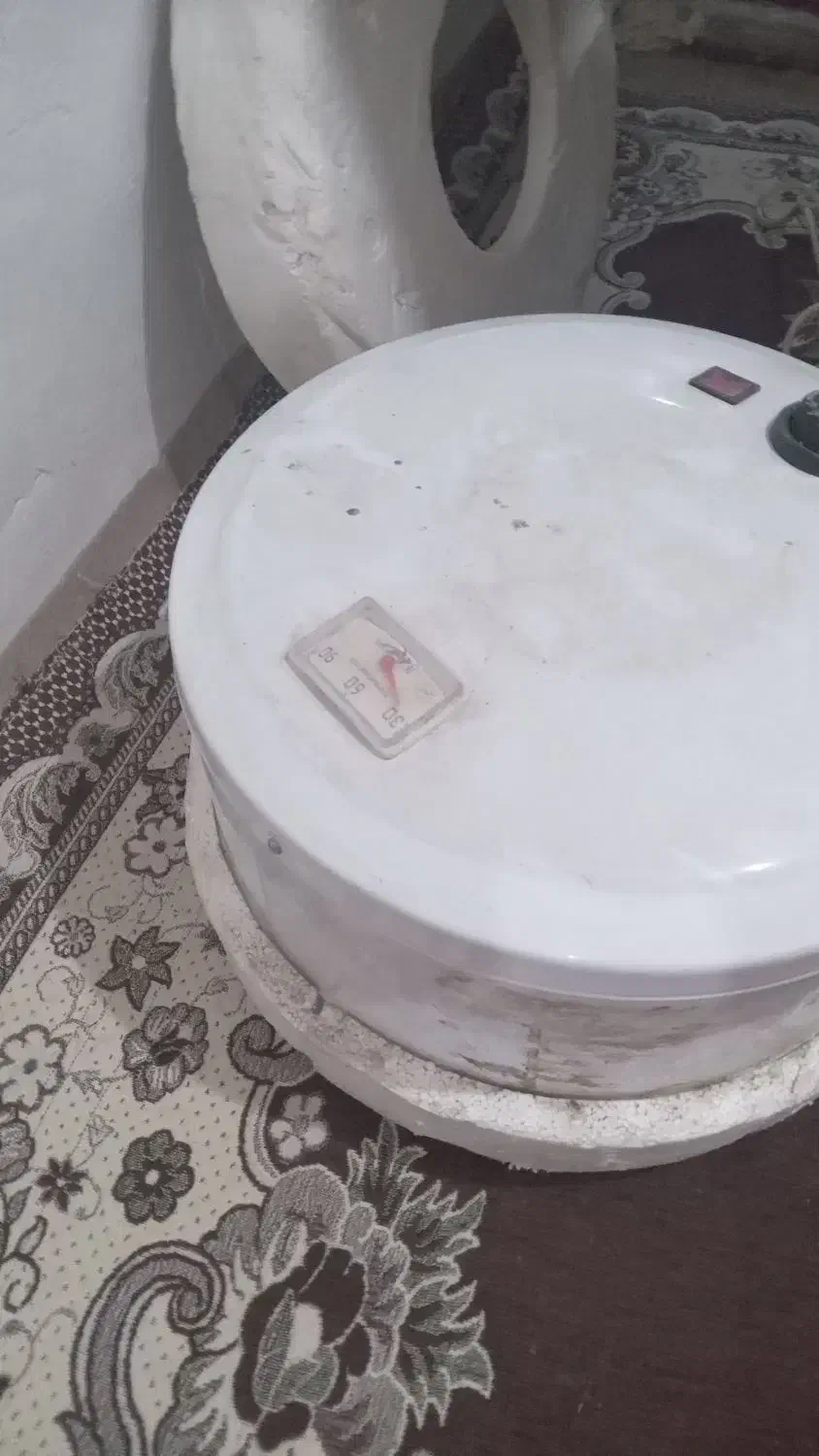 با سلام یک آبگرمکن برقی سالم|آبگرمکن، پکیج، شوفاژ|کارون, |دیوار