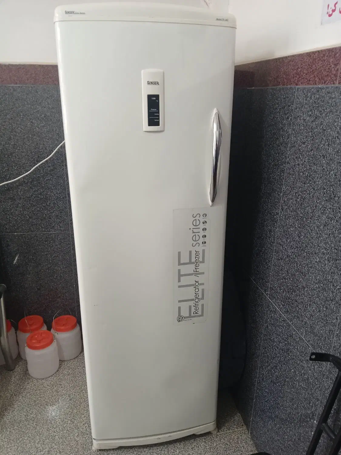 فروش یخچال فریزی تمام سنجر خیلی خیلی تمیز هست|یخچال و فریزر|نقده, |دیوار