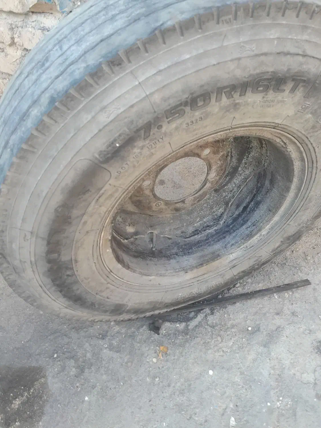 فروش لاستیک سیمی تیوپی عقب نیسان|قطعات یدکی و لوازم جانبی|فسا, |دیوار