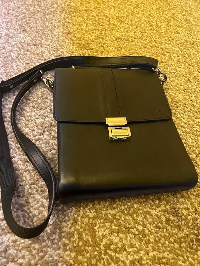 کیف چرم طبیعی ری چرم اسپرت زنانه مردانه|کیف، کفش، کمربند|قم, چهل درخت|دیوار