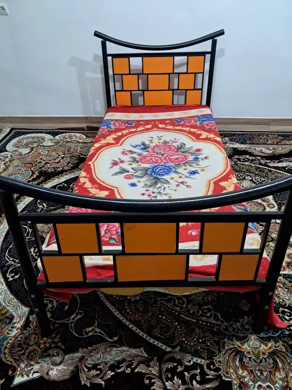 ۲ عدد تخت یکنفره سالم|تخت و سرویس خواب|نجف‌آباد, حومه نجف آباد|دیوار