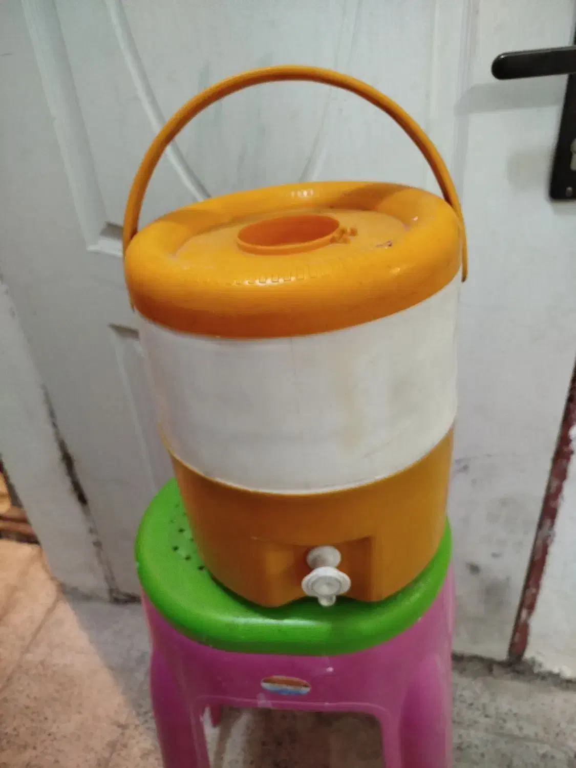 کلمن آب|ظروف نگهدارنده، پلاستیکی، یک‌بارمصرف|زنجان, |دیوار