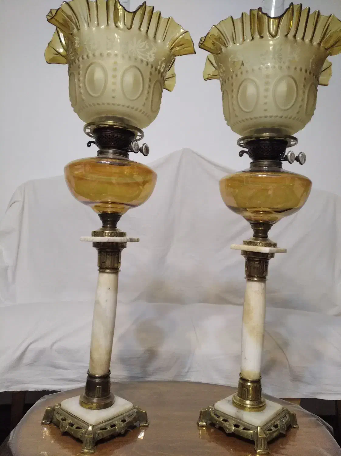 چراغ نفتی قدیمی زنگاری پایه ها مرمر فرانسه|کلکسیون اشیاء عتیقه|تبریز, |دیوار