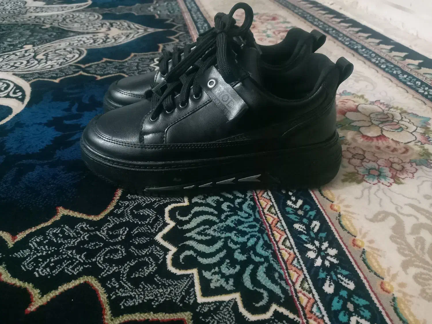 کفش|کیف، کفش، کمربند|ایذه, |دیوار