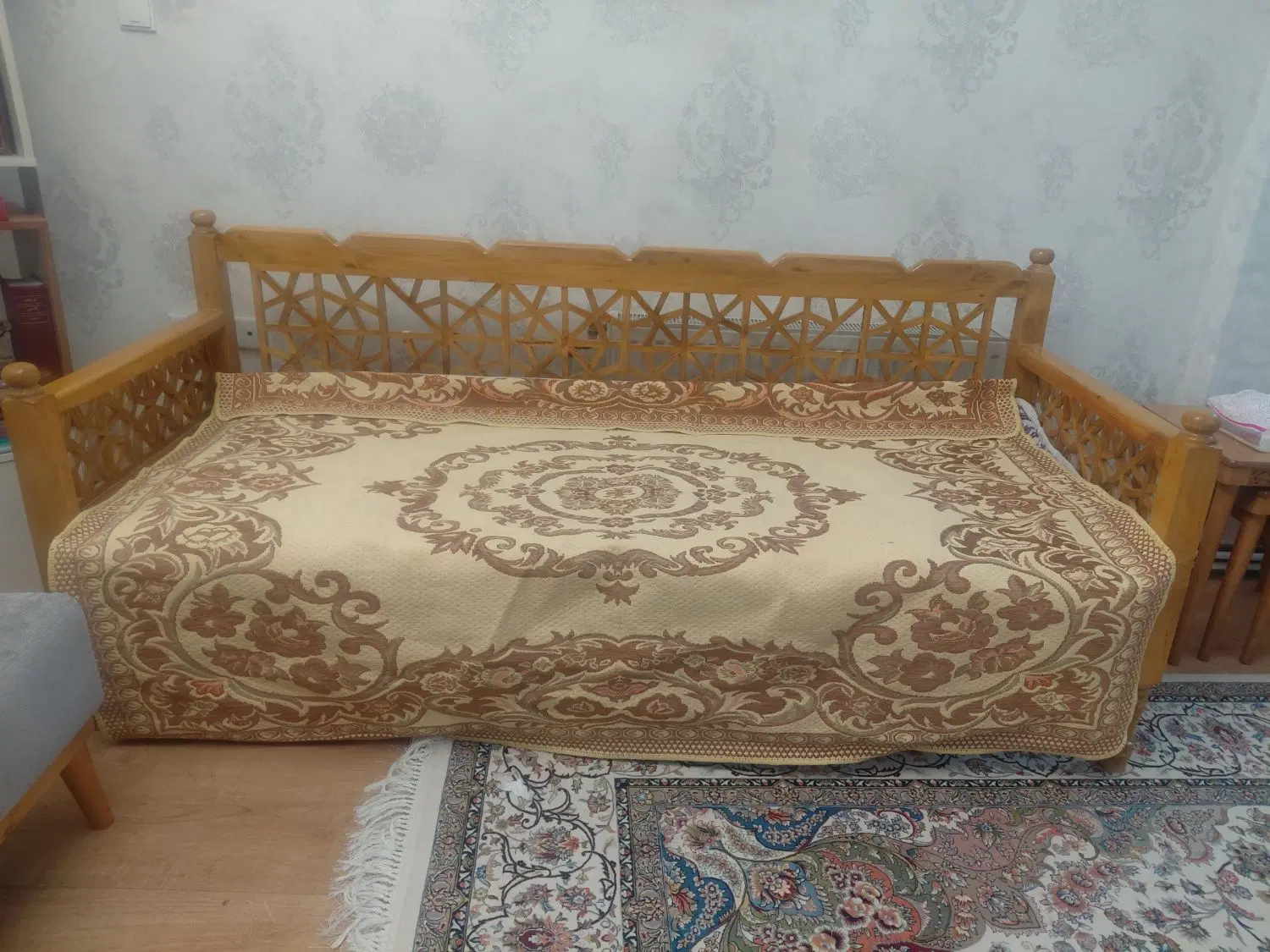 تخت سنتی با گره چینی چوب روس|مبلمان خانگی و میز عسلی|شیراز, معالی‌آباد|دیوار