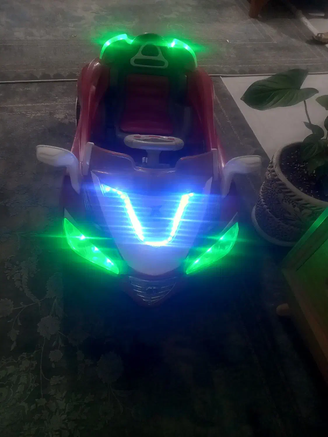 ماشین شارژی سواری|اسباب‌‌بازی|شیروان (خراسان), |دیوار