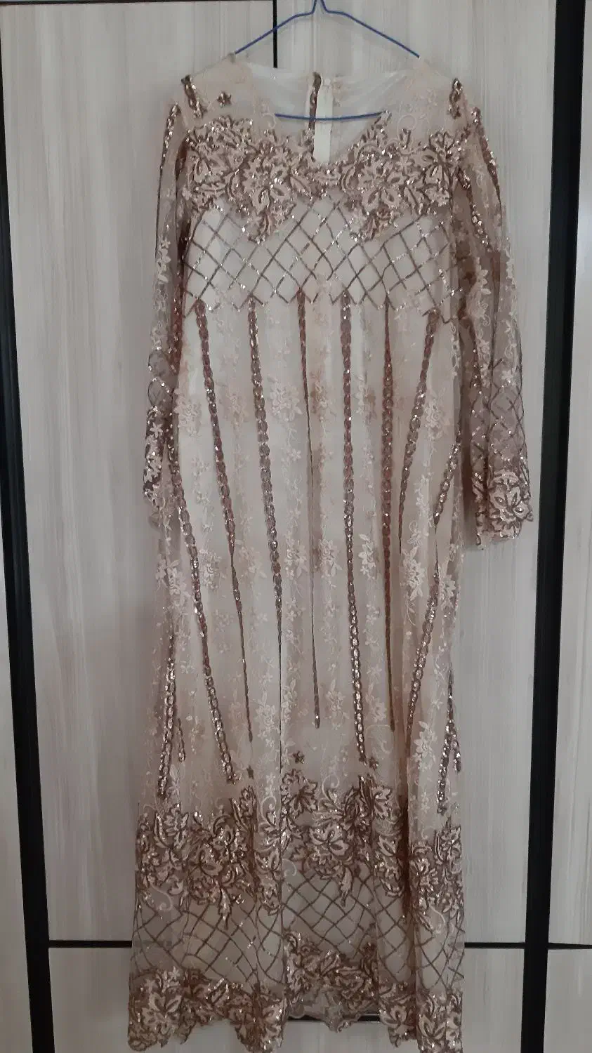 پیراهن|لباس|پلدختر, |دیوار