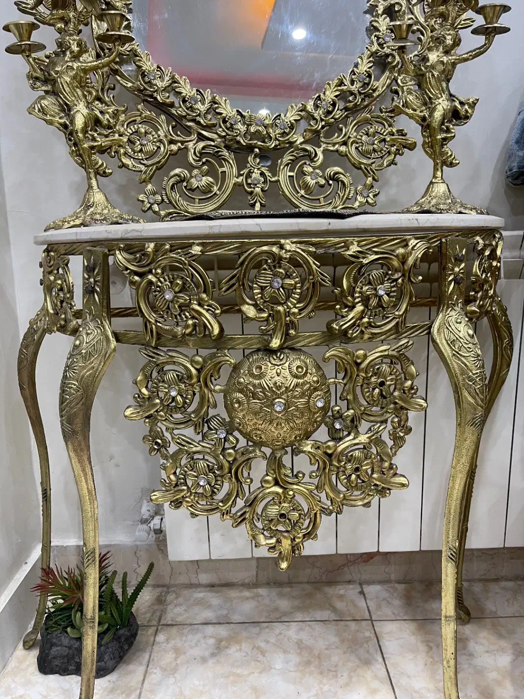 آینه وشمعدان|آینه|پردیس, فاز ۲|دیوار