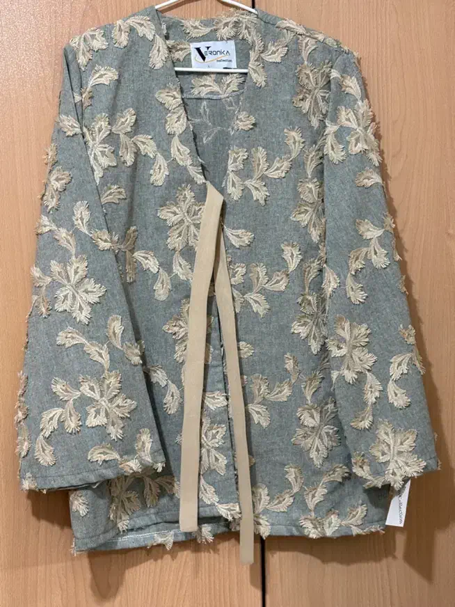 مانتو|لباس|رشت, رشتیان|دیوار