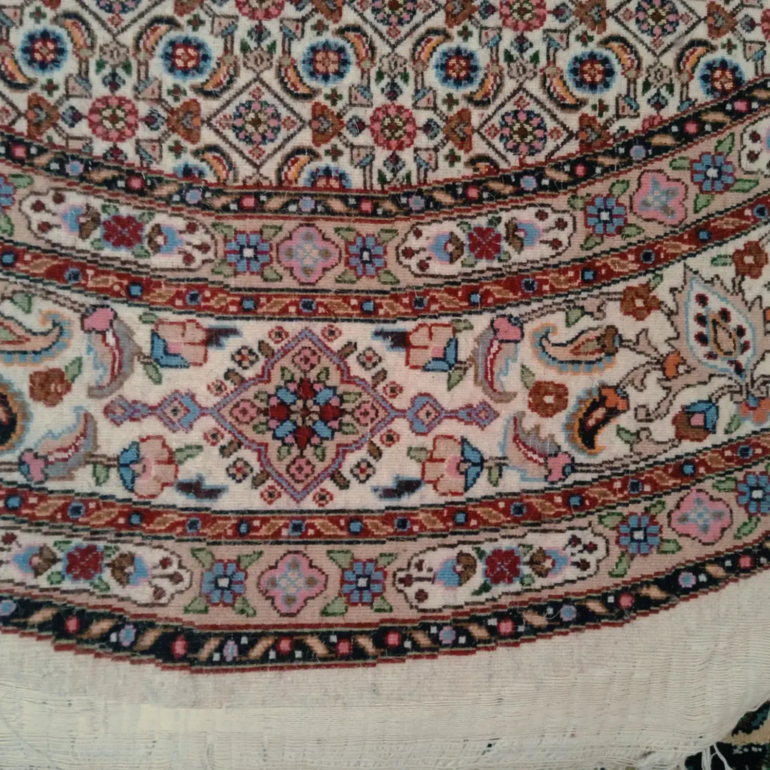 فرش گرد|فرش|بیرجند, |دیوار