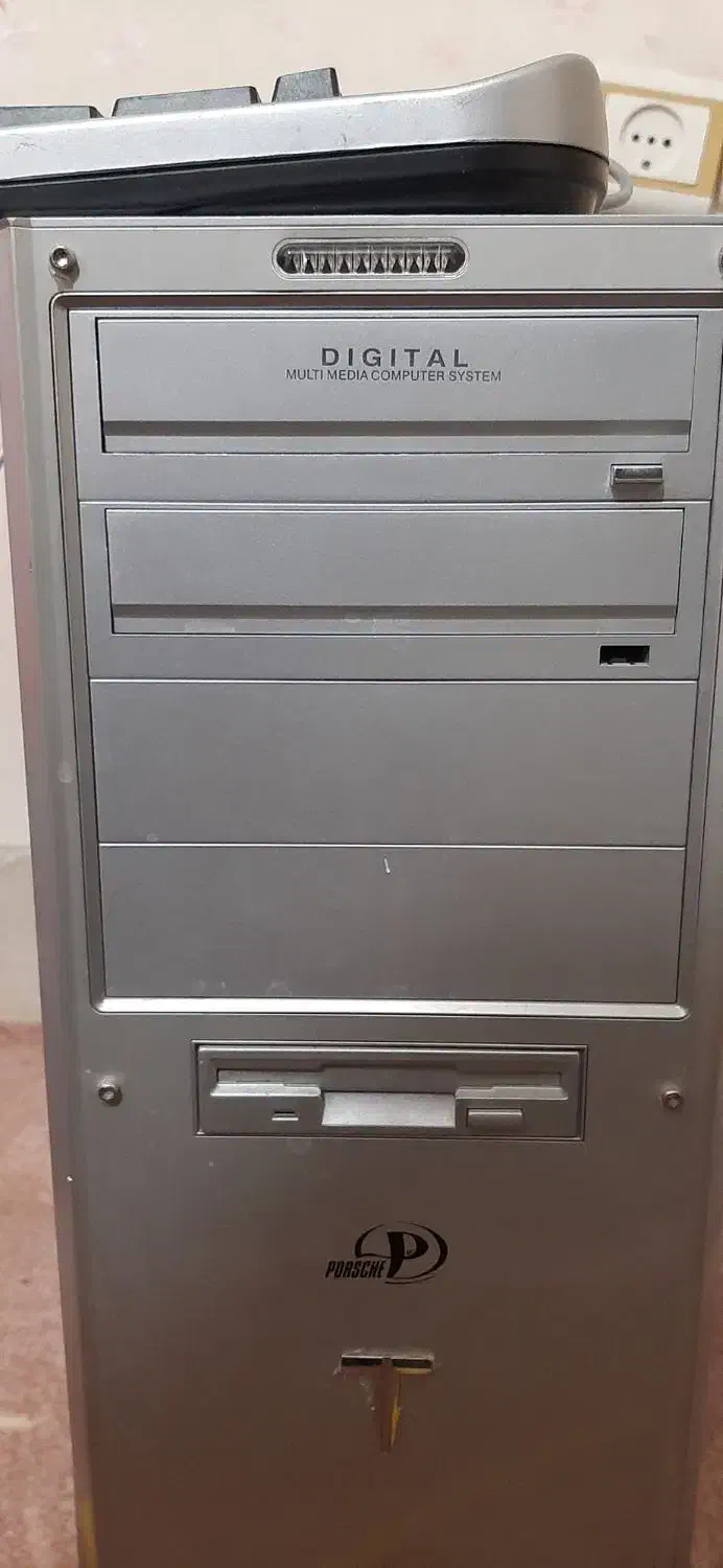 کامپیوتر  پنتیوم 4همه قطعات در حد نو هستش|رایانه رومیزی|ساوه, |دیوار