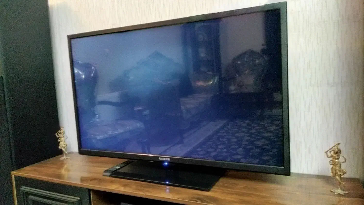 تلوزیون|تلویزیون و پروژکتور|مهاجران, |دیوار