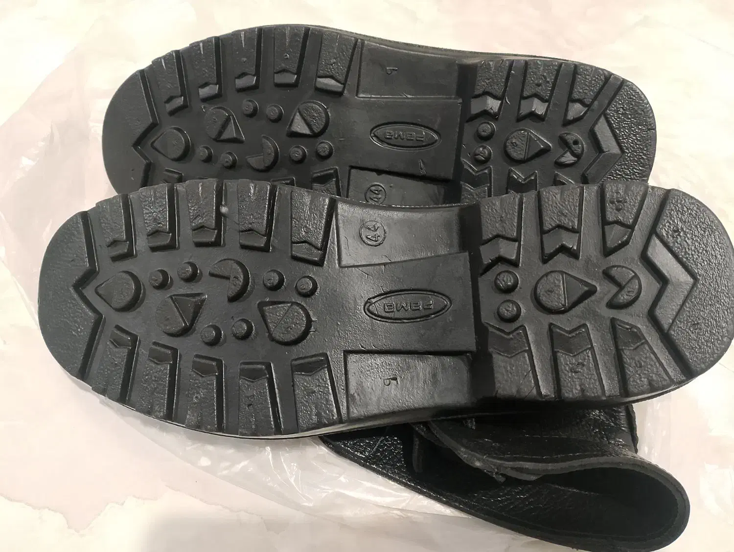 پوتین چرم|کیف، کفش، کمربند|مینودشت, |دیوار