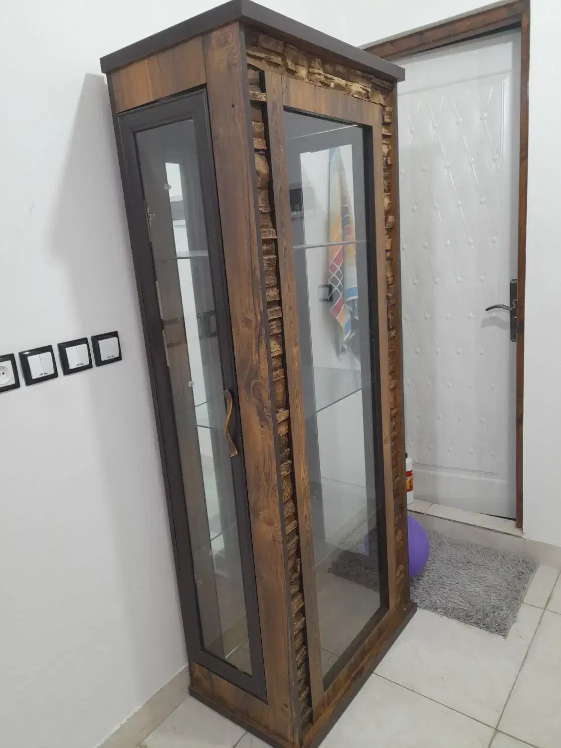 یک عدد ویترین طرح آنتیک درحد نو بدون خط وخش|بوفه، ویترین، کنسول|لاهیجان, آهندان|دیوار