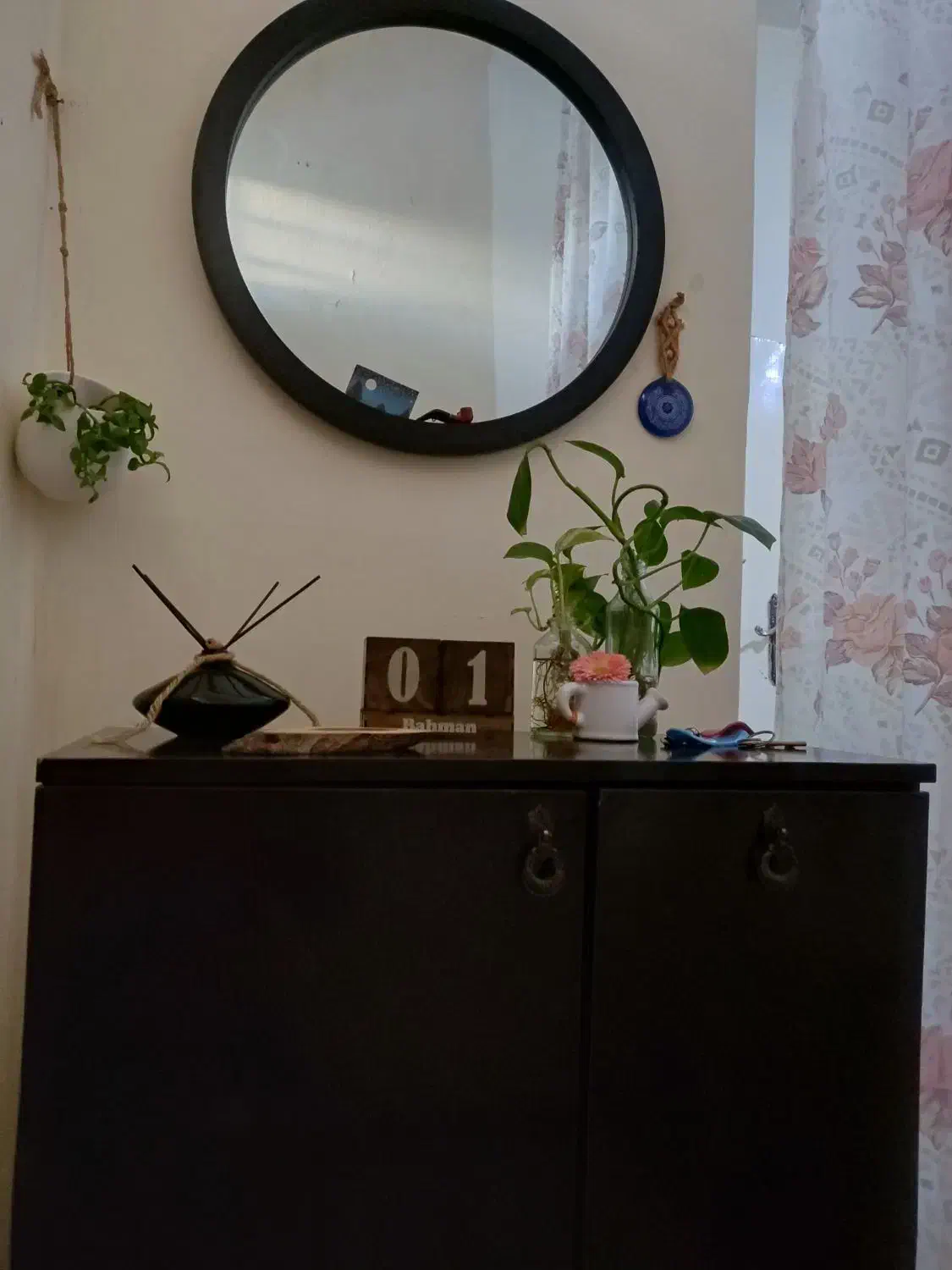 جاکفشی با آینه گرد بزرگ۳۸۰۰۰۰۰|جاکفشی، کمد، دراور|قوچان, |دیوار