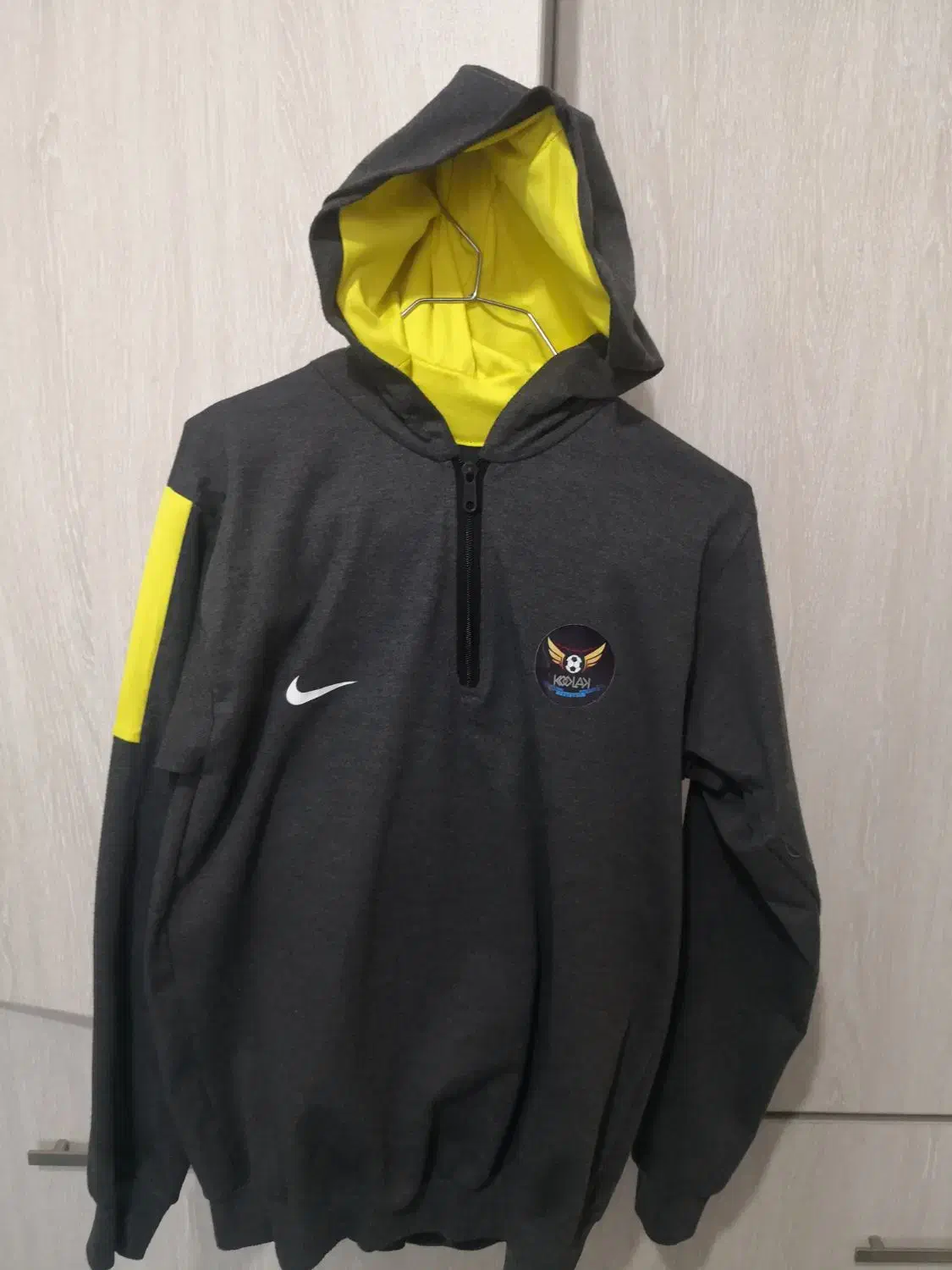 لباس زنانه مردانه بچگانه|لباس|صدرا-فارس, فاز ۱|دیوار