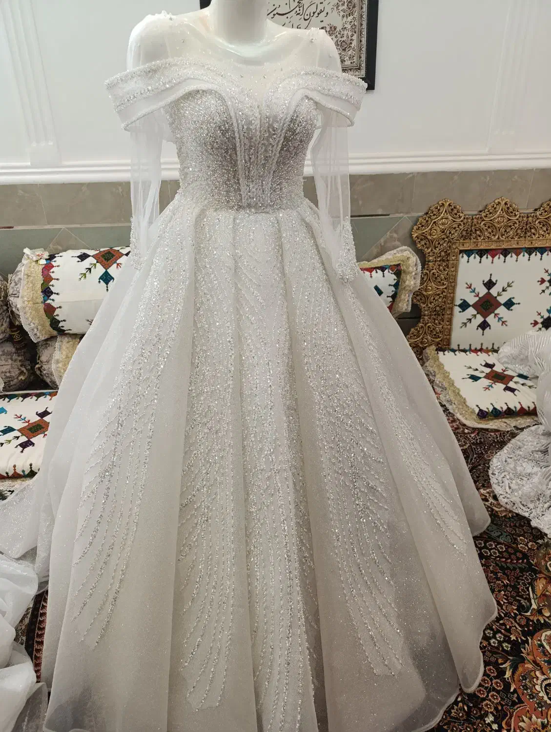 لباس عروس|لباس|خاش, |دیوار