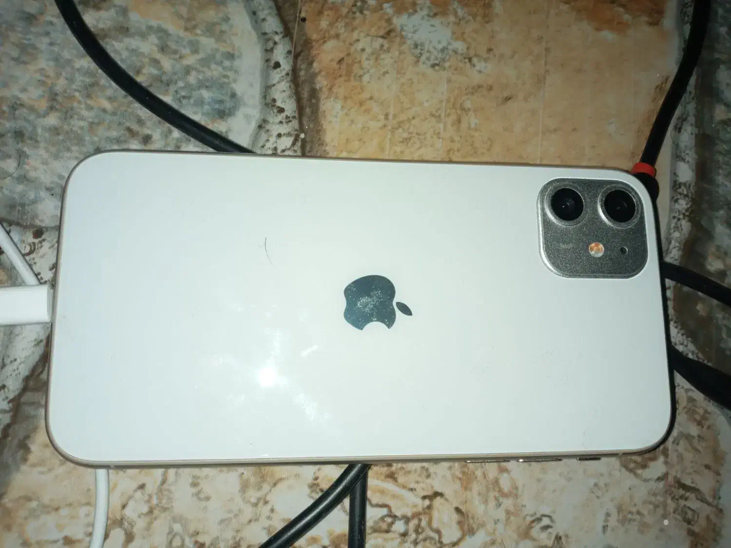 ایفون یازده کم ‌‌کارکرد  وتمیز فقط نیاز به باتری|موبایل|اراک, |دیوار