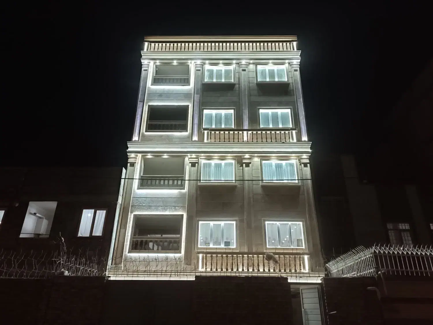 گرو ه ساختمانی مجللH/M..برق کشی و لوله کشی|خدمات پیشه و مهارت|زاهدان, |دیوار