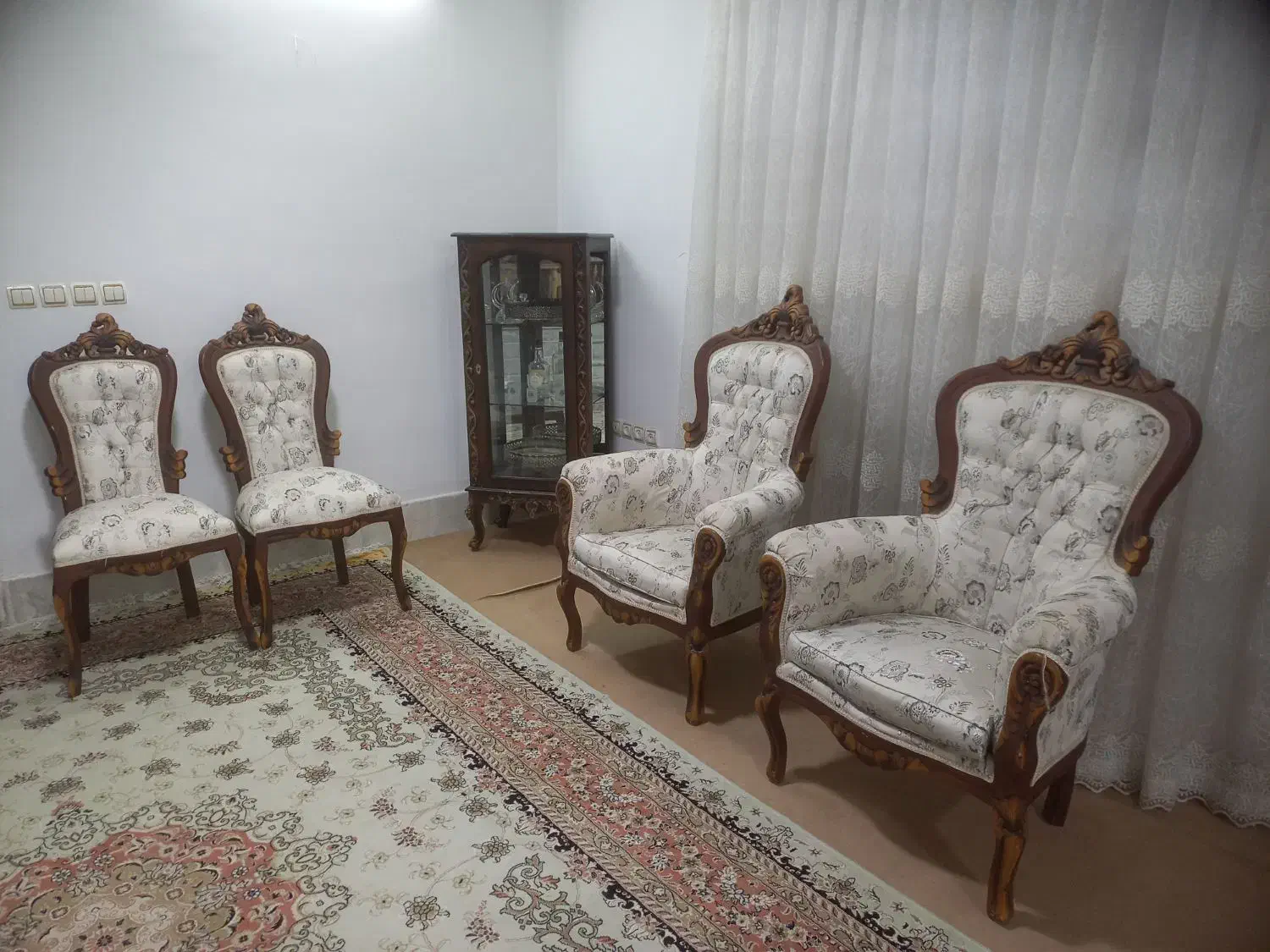 مبلمان سلتنطی همرا ه دو عدد گنجه  تمیز در حد نو|مبلمان خانگی و میز عسلی|تربتحیدریه, نواب صفوی|دیوار