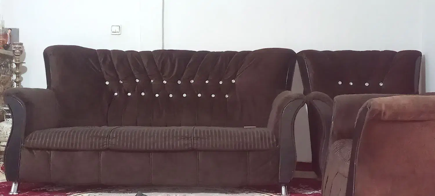 مبل ۷نفره ّ قهوه ای|مبلمان خانگی و میز عسلی|محمدشهر, کوی بهار|دیوار