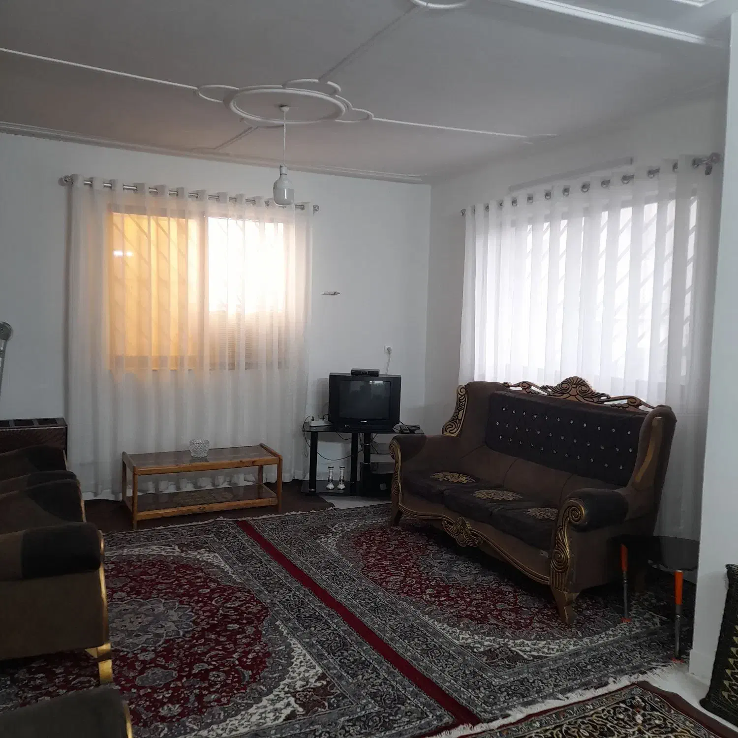 اجاره ویلایی تمیز گلستان نزدیک استخر|اجارهٔ کوتاه‌مدت آپارتمان و سوئیت|لاهیجان, گلستان|دیوار