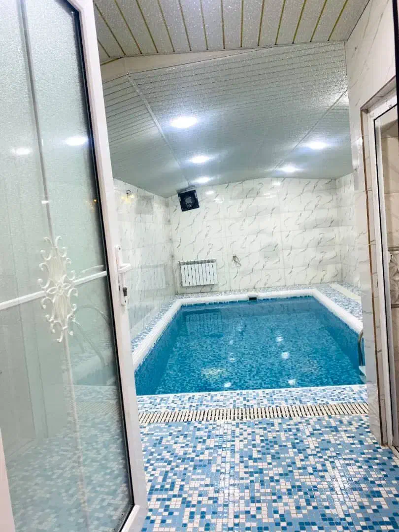 کلبه چوبی سوئیسی|اجارهٔ کوتاه‌مدت ویلا و باغ|بندر انزلی, گیلار|دیوار