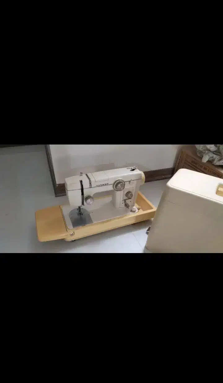 چرخ خیاطی|چرخ خیاطی و ریسندگی|رباط‌کریم, رباط‌کریم|دیوار