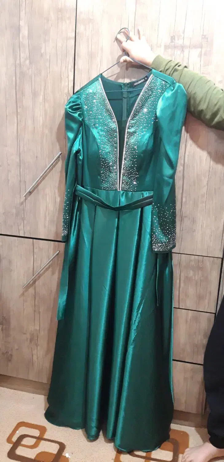 لباس مجلسی ساتن شیروان|لباس|شیروان (خراسان), |دیوار