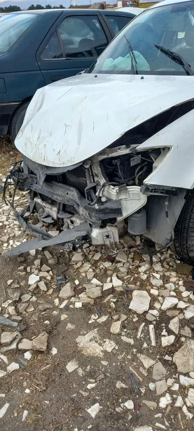 ساینا ۹۹ تصادفی|خودرو سواری و وانت|سقز, |دیوار