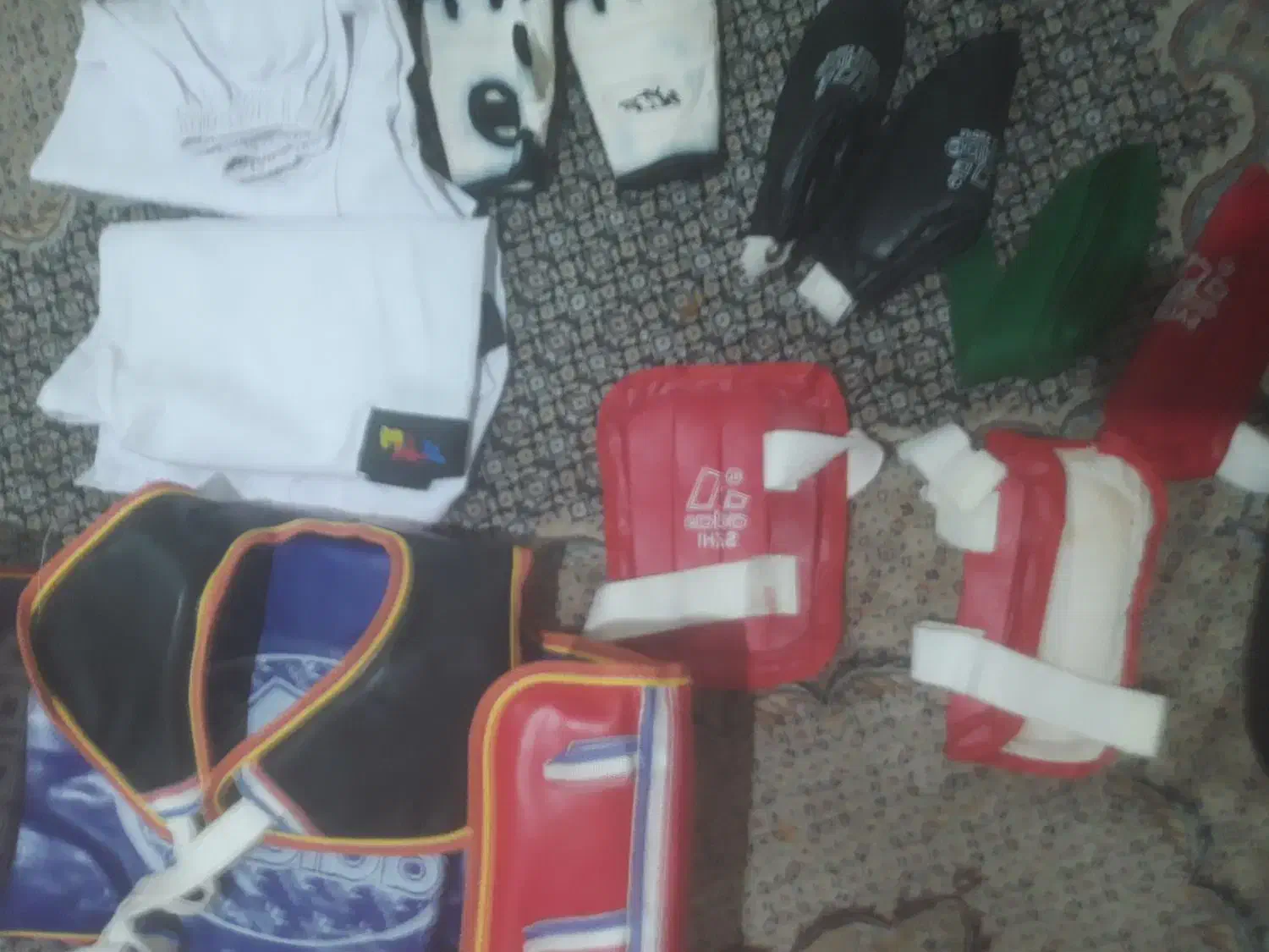 لباس تکواندو هوگو و دستکش ساقبند  و لباس|تجهیزات ورزشی|مشکین‌دشت, |دیوار