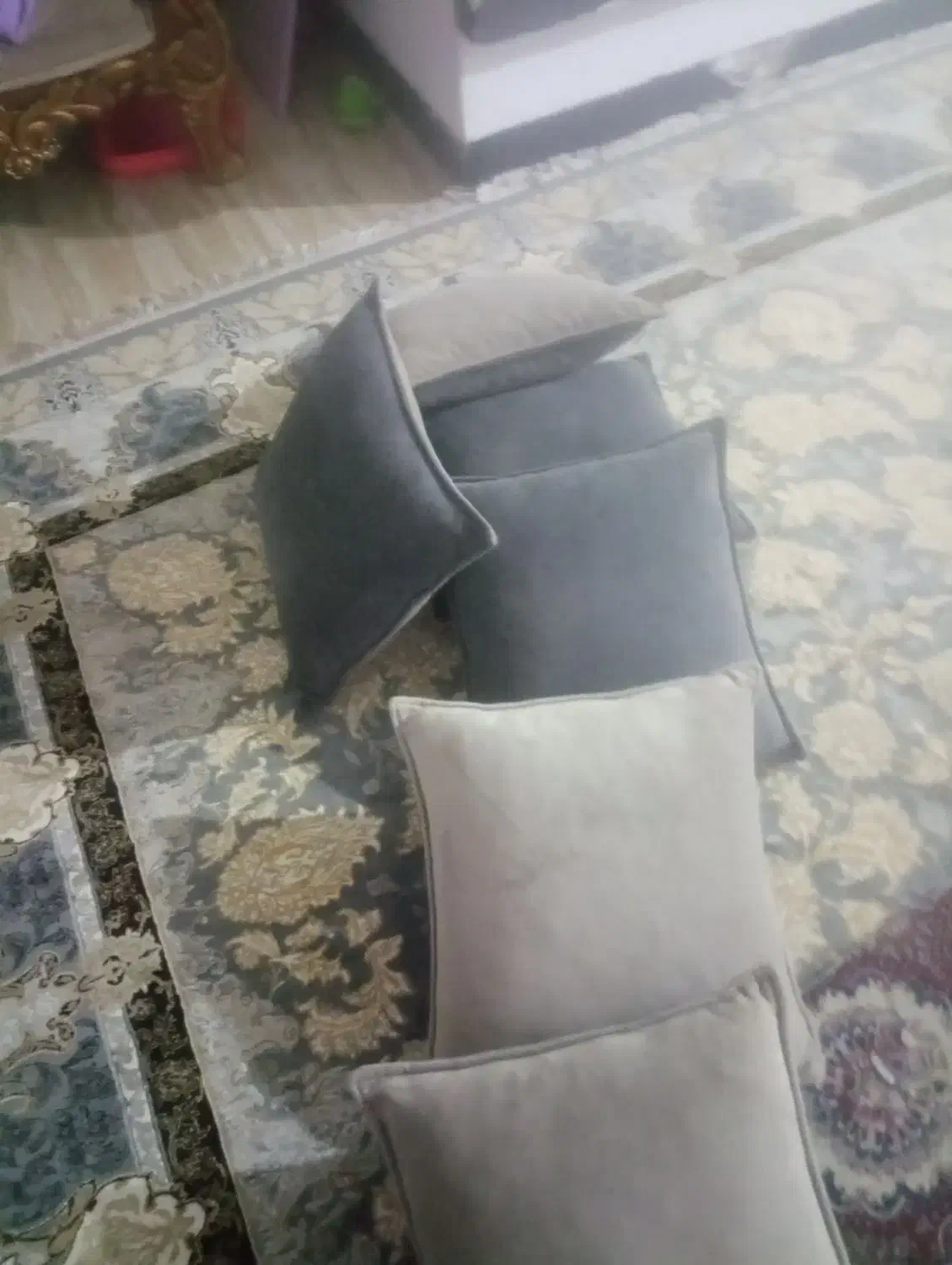 هفت عدد کوسن|رختخواب، بالش، پتو|خرمآباد, |دیوار