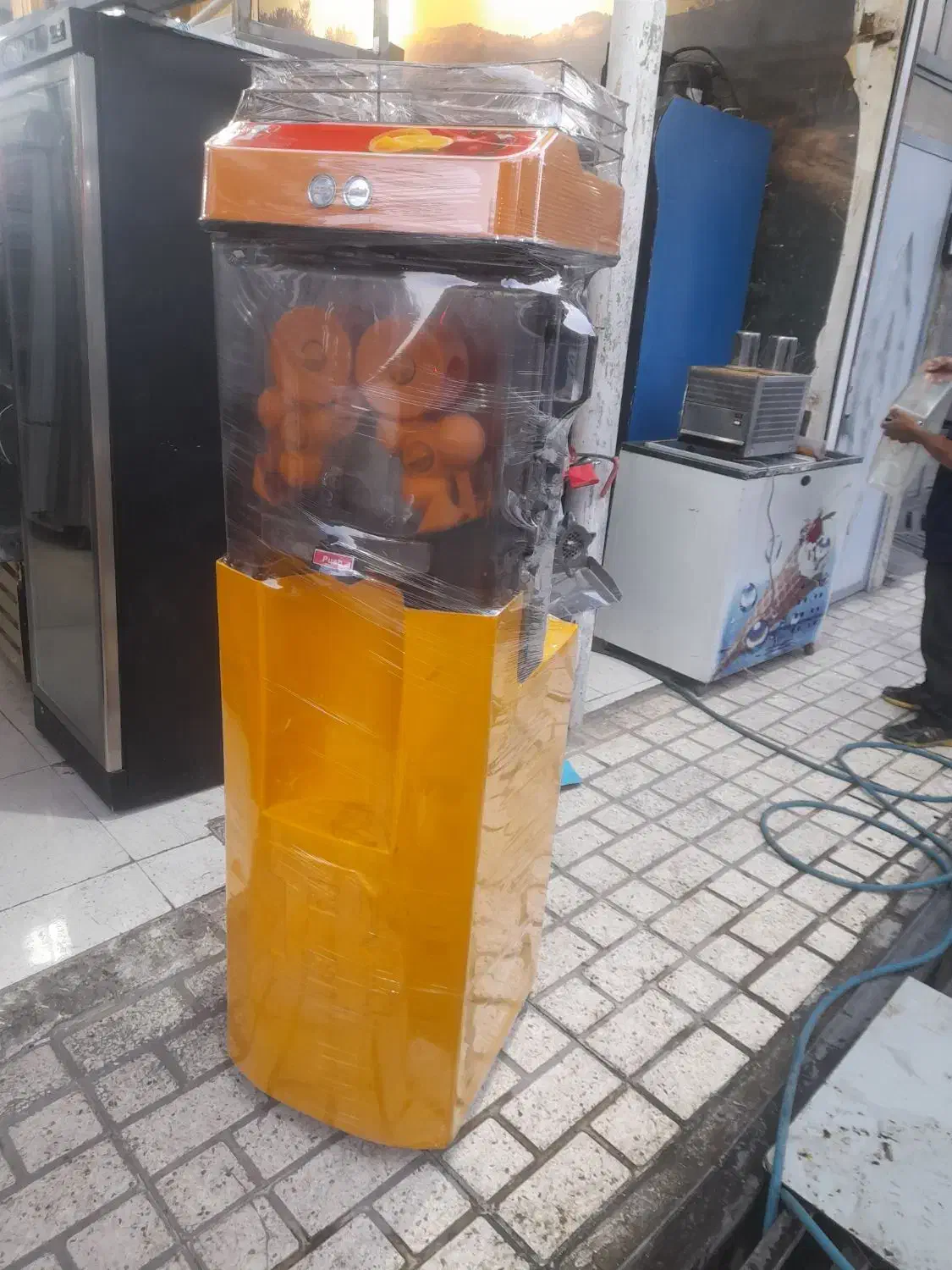 آب پرتقال گیرواب انارگیر زومکس اسپانیا|فروشگاه و مغازه|نسیمشهر, |دیوار