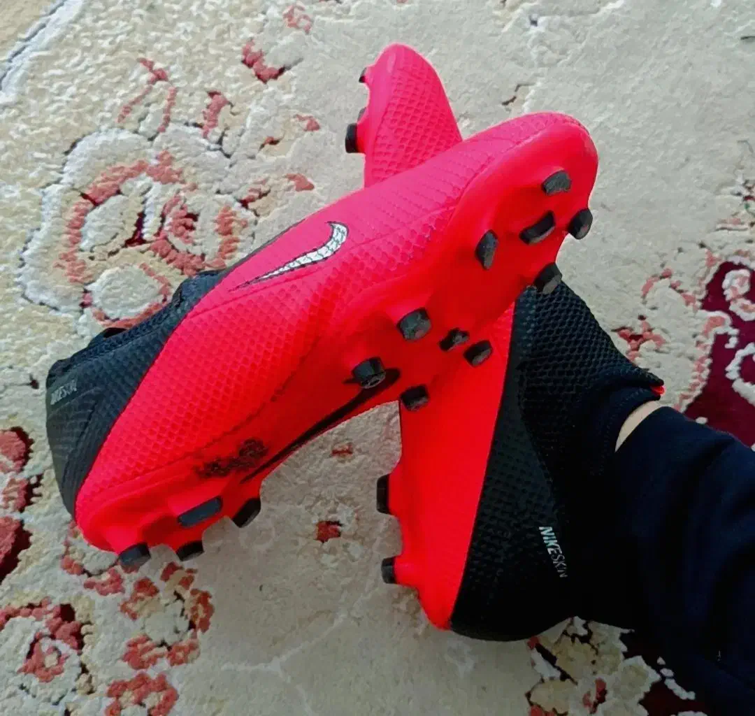 کفش|کیف، کفش، کمربند|لنده, |دیوار