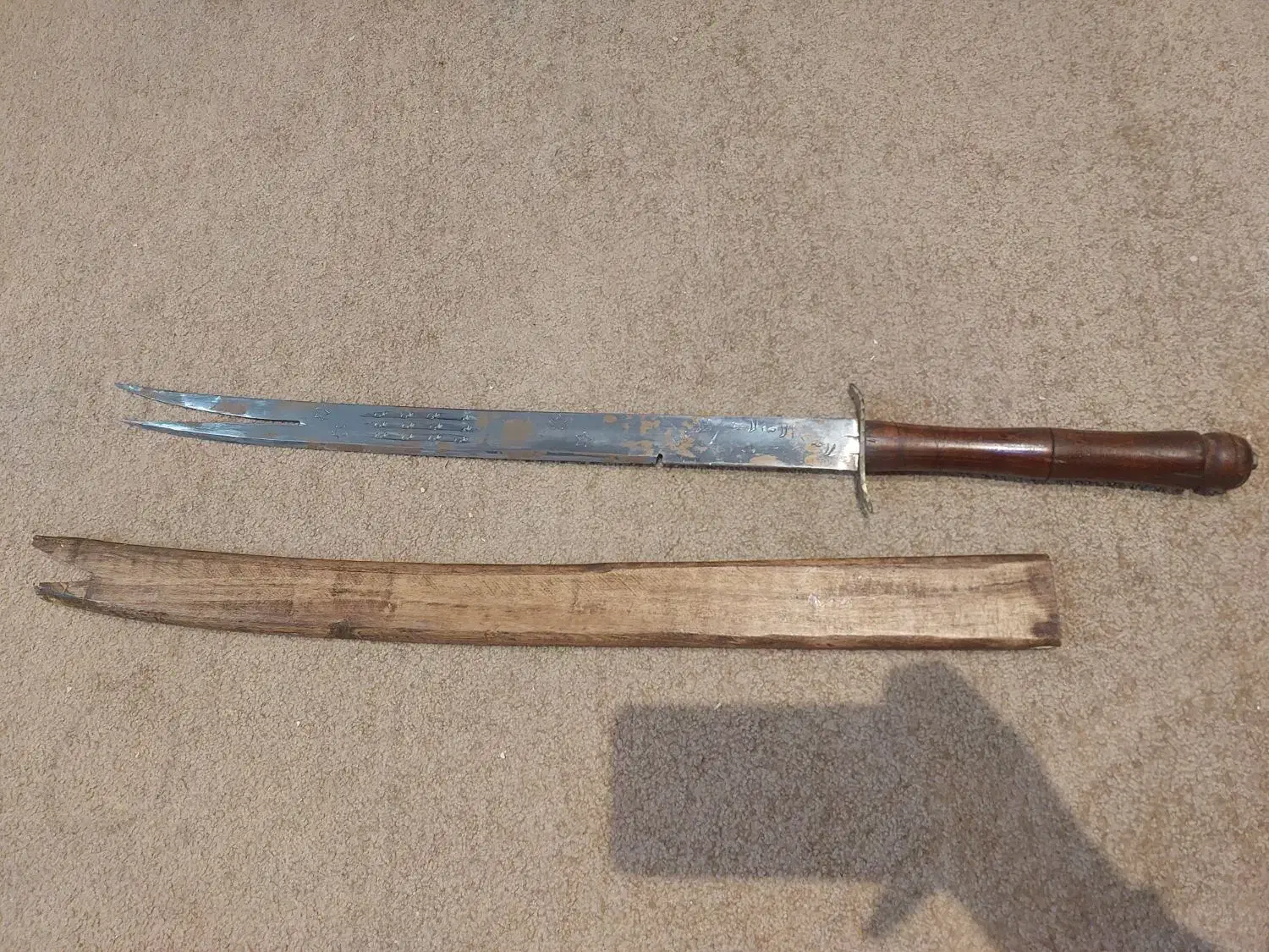 شمشیر دولبه ذوالفقار حکاکی شده غلاف چوبی|کلکسیون اشیاء عتیقه|تهران, زیبادشت|دیوار