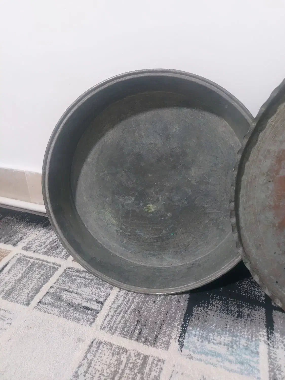 ظروف مسی قدیمی.|ظروف سرو و پذیرایی|نسیم‌شهر, |دیوار