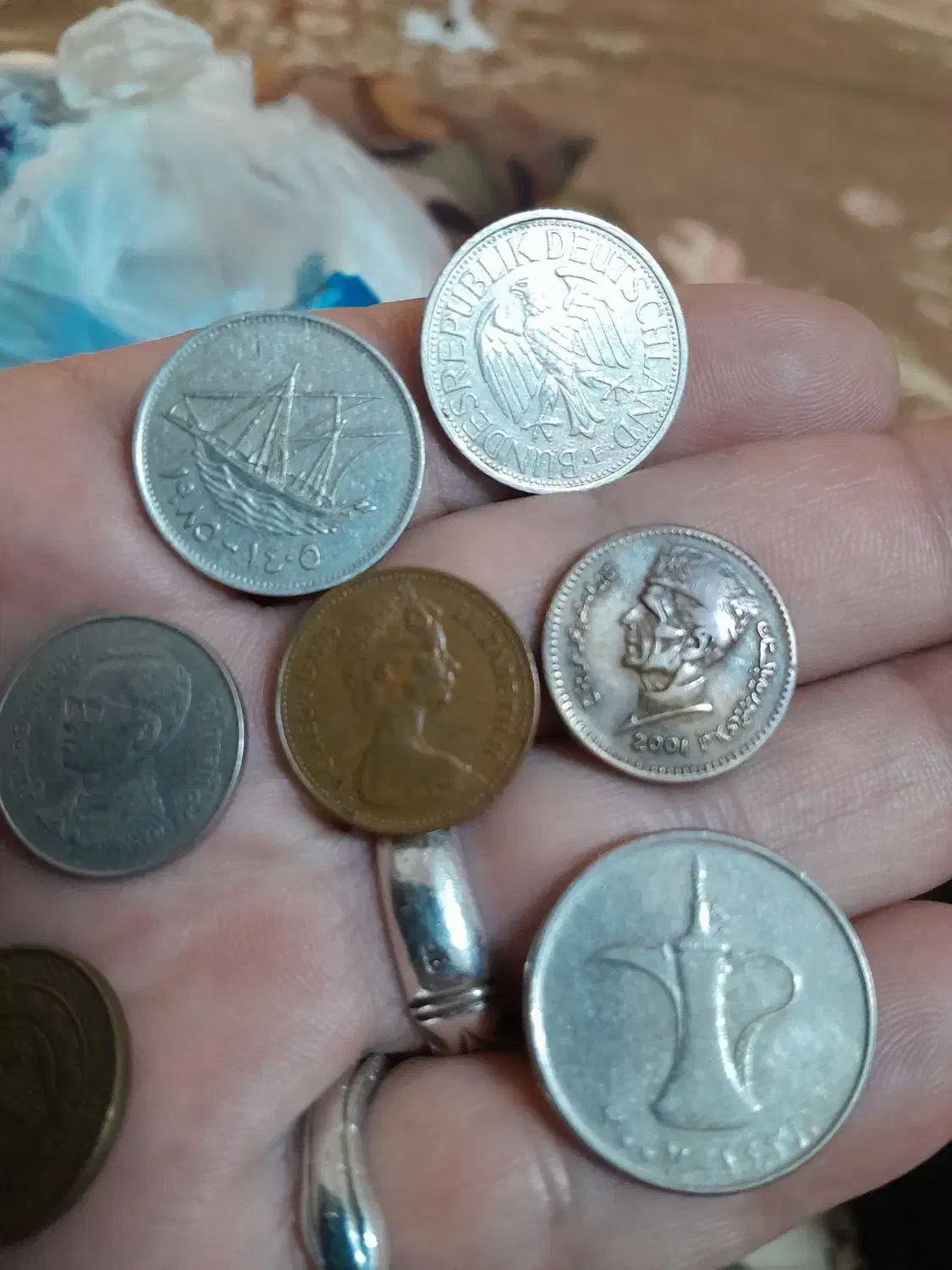 احجارکریمه|کلکسیون اشیاء عتیقه|نیشابور, بنیاد شهید|دیوار