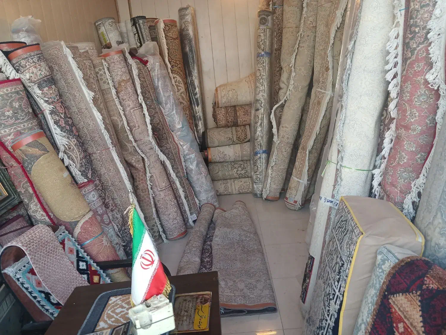 تعویض فروش انواع فرشهای قدیمی.لاکی گردویی|فرش|کاشان, شمس آبادی|دیوار