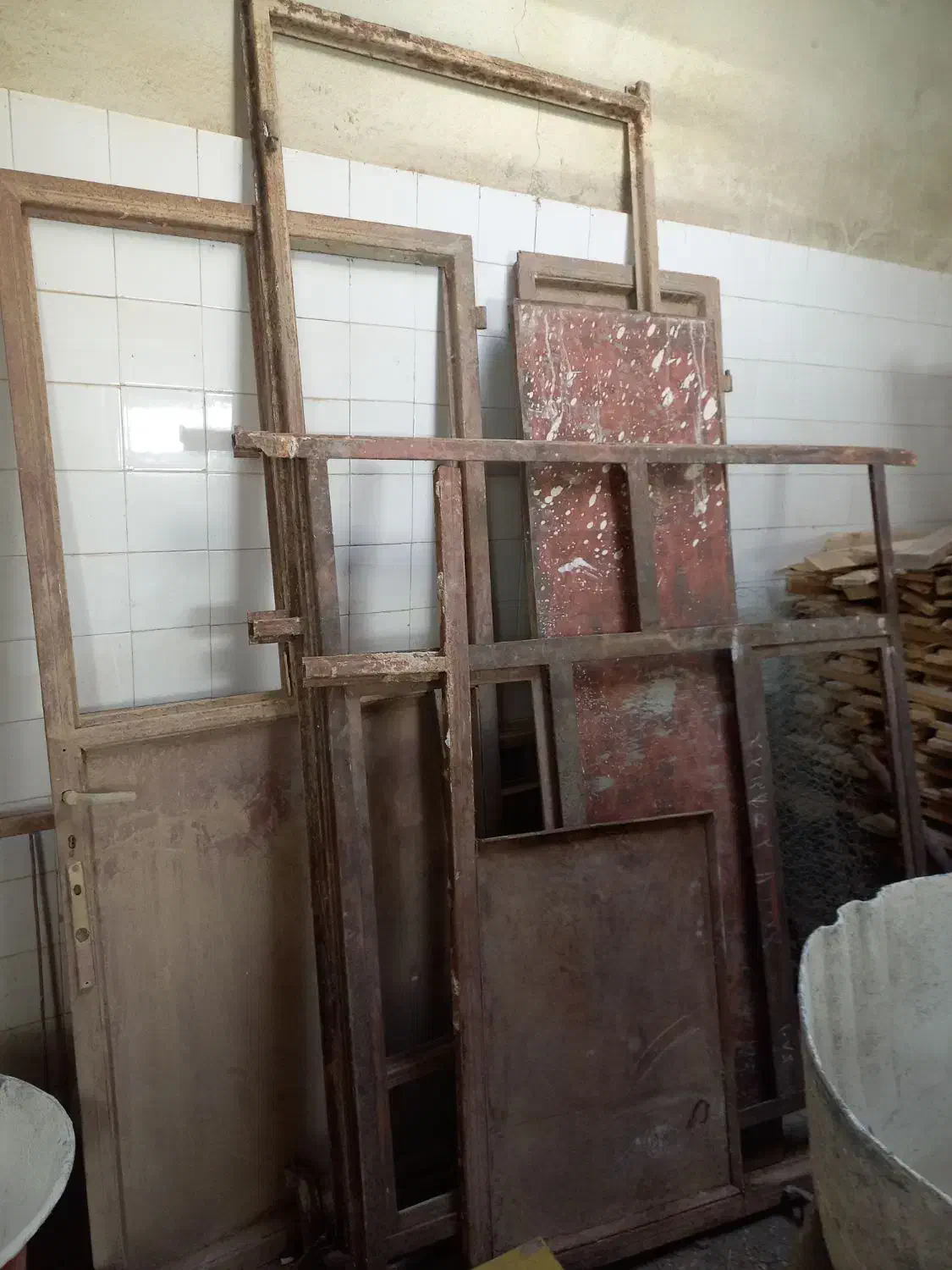 درب و پنجره فلزی|مصالح و تجهیزات ساختمان|نوبران, |دیوار